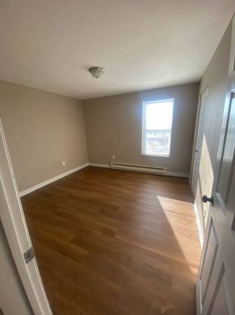 $1,800 / 1br - 1 / 2 habitación Manchester (Manchester)63656212276865123