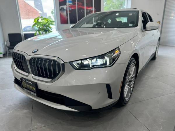 2024 BMW 5 Series 530i xDrive Sedan 449 / MO - $449 (+ Luxury Motor Club)63614037768835122