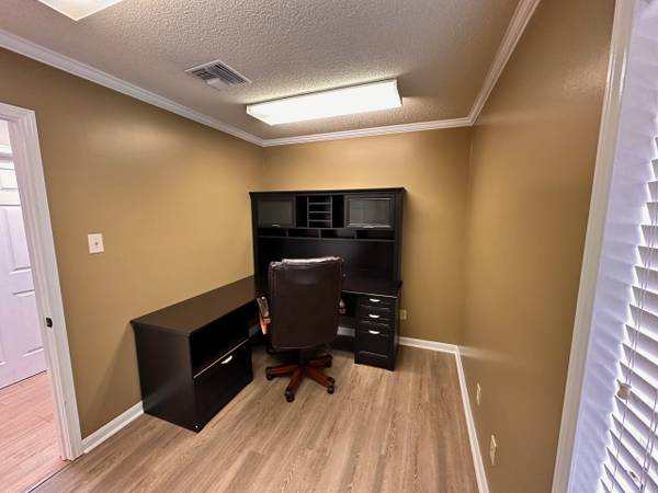 $300 / 120ft2 - Office Space For Rent (Lafayette)63857515365633120