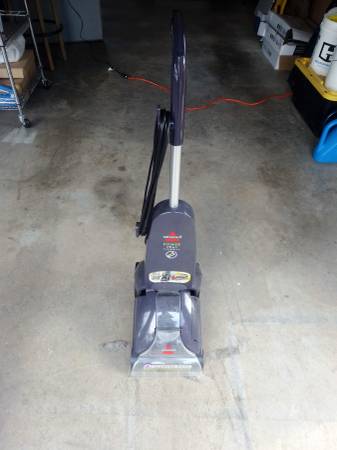 Bissell Carpet Cleaner 1