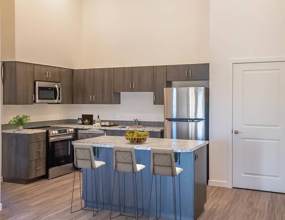 $1,800 / 2br - GET a FREE MONTH | Right Along Southwest Pacific Highway | Unique (Tigard)64039223352962121