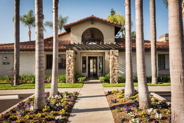$2,845 / 2br - 960ft2 - Love this building! Love this location! Amazing Stuff in Cool Area (Oceanside)63663837003393122