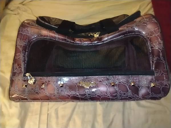 Pet carrier by Kathy van Zeeland 1