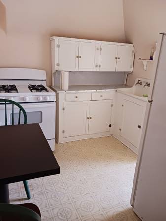 $800 / 500ft2 - Furnished upstairs apartment bills paid (Claremore, Ok.)64054254360833122