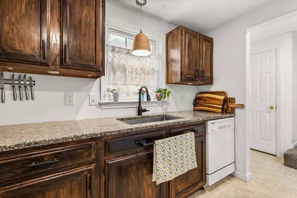 $950 / 2br - !@#!!!!Esta casa adosada de 2 habitaciones, 1.5 baños !@#!!! (Dover, NH)63656245133571124