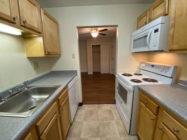 $1,895 / 2br - 833ft2 - Remarkable Value! Unbeatable Location! Upgraded 2 BR For Rent! (163 Eastern Ave Manchester)63931659590146124