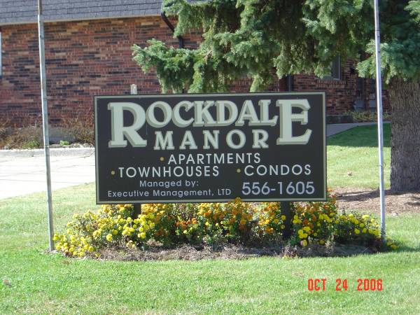 $915 / 2br - Modern 2-Bedroom Apartment Off Rockdale Road (Dubuque)63800864280195121