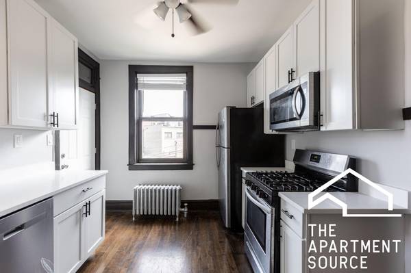 $2,200 / 2br - 1200ft2 - WOW. Cocina reformada-solar-vintage+más moderno-electrodomésticos de acero inoxidable-mascotas permitidas (Chicago)63781655244675122