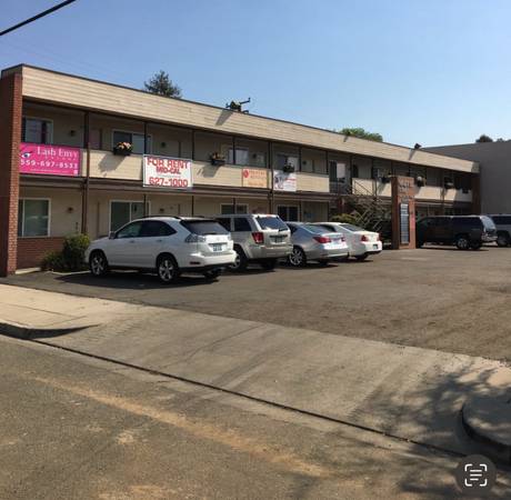 $775 / 500ft2 - Visalia Office Space – Next to Marie Calender’s | Private Bath | Up/D63809864854531121