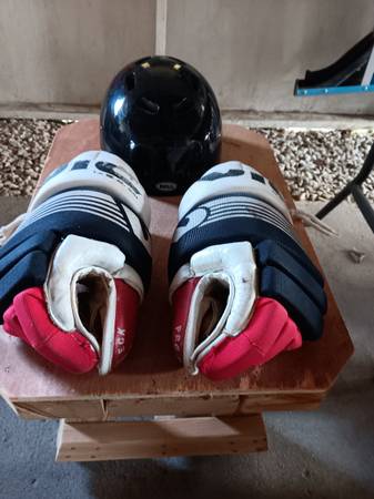 hockey gloves 1