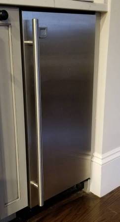 Ice Machine - Like NEW 1