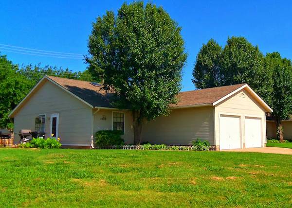 2 BEDS 2 BATHS DUPLEX READY TO RENT ! 50 % OFF 1RST RENT ! 1