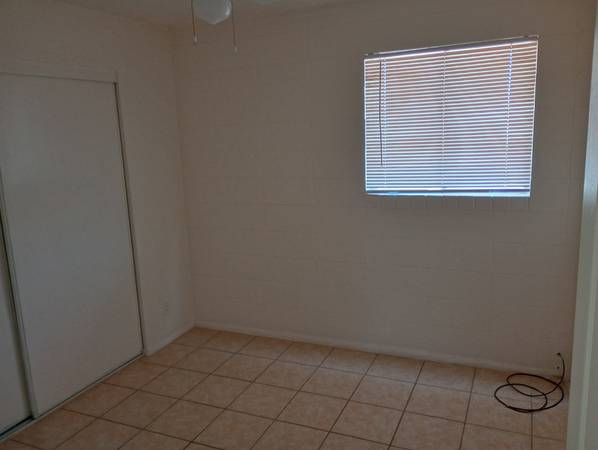 $925 / 2br - 875ft2 - 401-17 N D St (Eloy)63623922709251122
