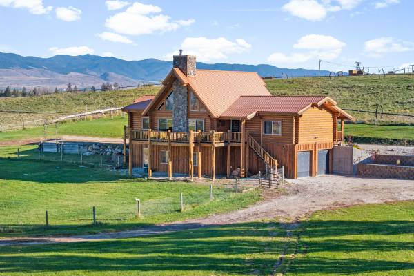 $1,349,500 / 5br - 3726ft2 - 5 bedroom modern MT log home on 13 acres (Victor)64287793763842121