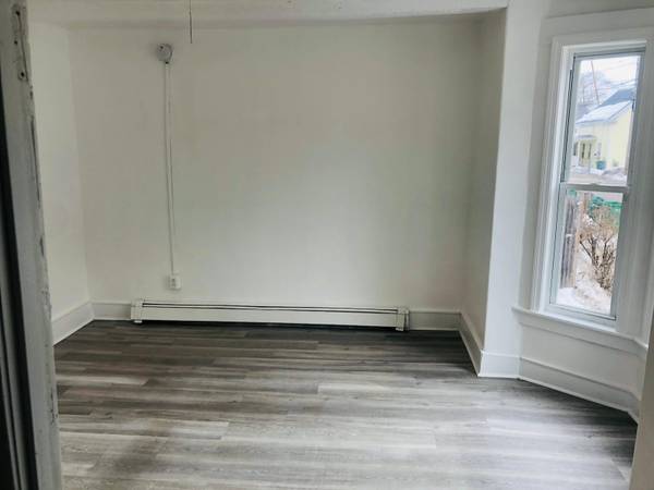 $2,700 / 2br - 3-Bedroom Apartment – Available November 1st (Rochester)63932058310018121