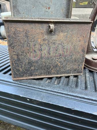 tin bread box 1