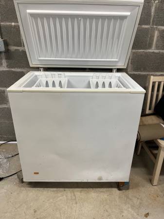 Frigidaire chest freezer 1