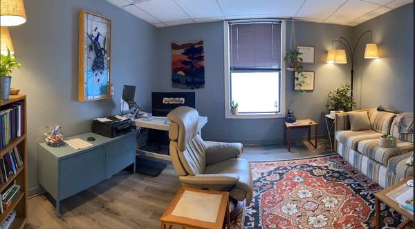 $400 Subarriendo de oficina $400/mes (Montavilla)64218955729155120