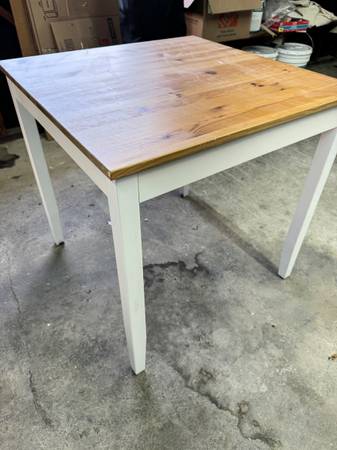 Small Ikea table 1