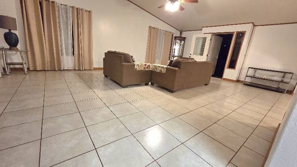 $1400.00 / 4br - Primer dormitorio a la derecha63686691009667123