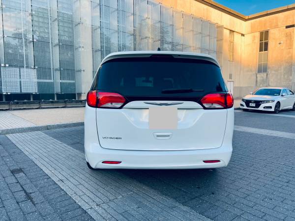 2020 Chrysler Voyager L - $11,900 (Brooklyn)63654710599041124