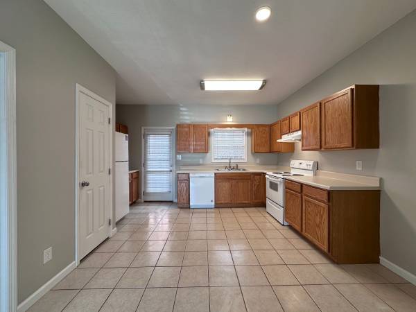 $1,305 / 2br - 940ft2 - Powell! Powell! Powell! Pre-lease now! Will not last long! (Powell, Halls, Clinton, Downtown Knoxville, University of Tn)63815667899393122