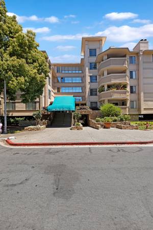 $2,000 / 1br - 708ft2 - Pacific Plaza Condo- Great Location- Gated parking (san leandro)63687440825473120