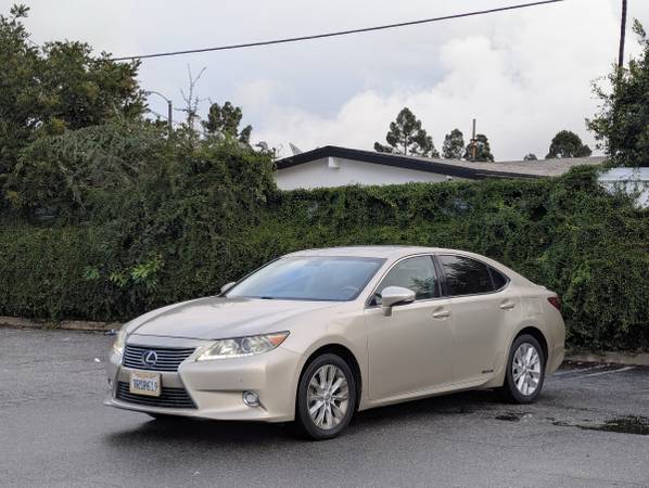 2014 Lexus ES 300h – Hybrid Luxury | Clean Title | California Car 1