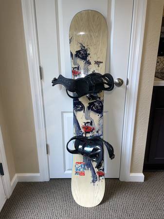 Arbor Cadence 147 - Women's Snowboard 1