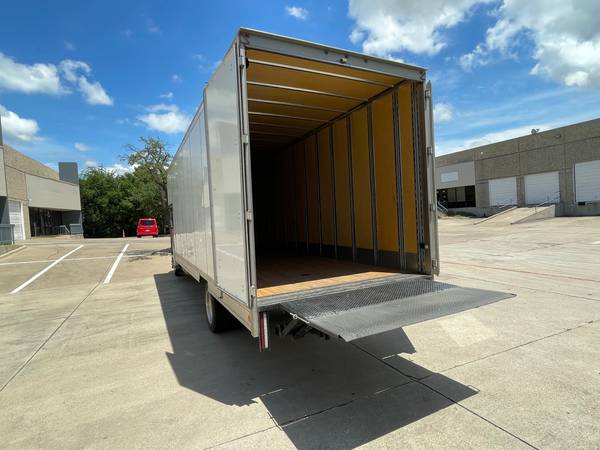 2019 Hino 268 - Photo 3