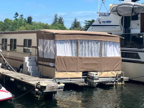 38’ Patio Cruiser aluminum pontoon boat 1