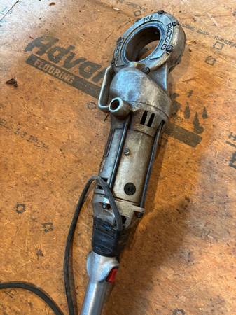 Ridgid 700 Pipe Threader 1