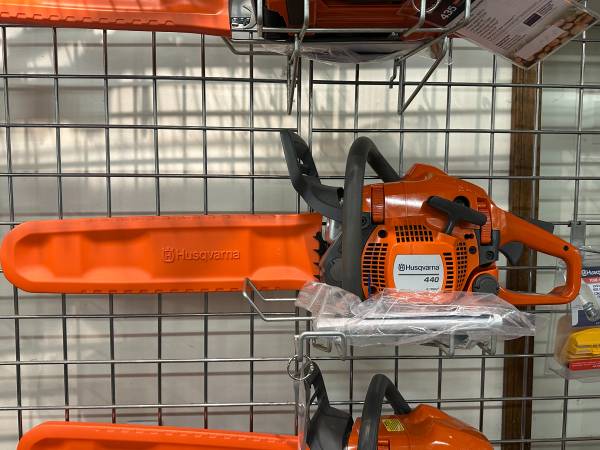Husqvarna 440 gas chainsaw 1