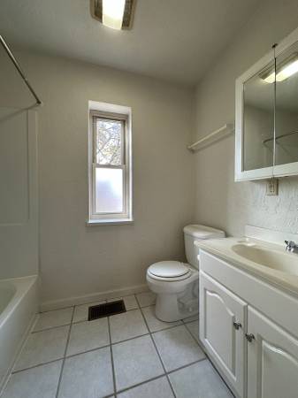 $995 / 1br - Amazing One Bedroom Apartment! Quiet Oakmont Location! Call Today! (Oakmont/Plum/Verona/Plum Boro)63664544388227123