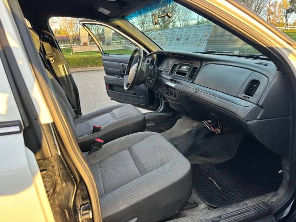 CROWN VIC 2011 - $5.000 (sebastopol)63470223842689124