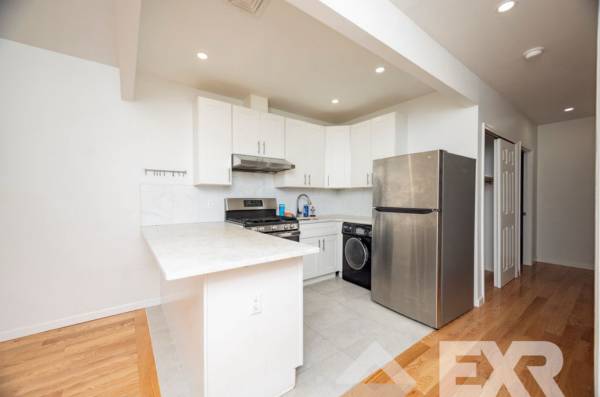 $4,500 / 3br - South Slope 3 bed/2 bath that checks all the boxes (Brooklyn)64033630847361122
