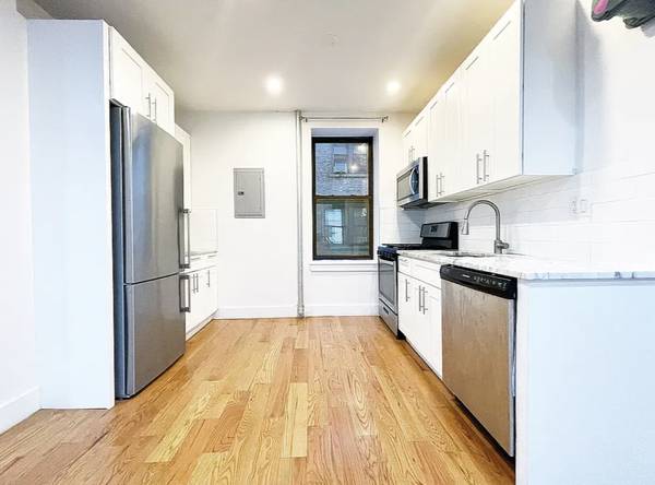 $3,804 / 2br - Riverside Drive 2-Bedroom with Dishwasher, Exposed Brick & Park Views (Manhattan)64033801066113120