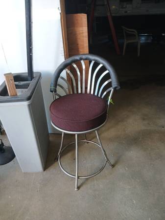 Cool retro swival bar stool 1