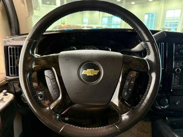 2017 Chevrolet Express - Photo 13