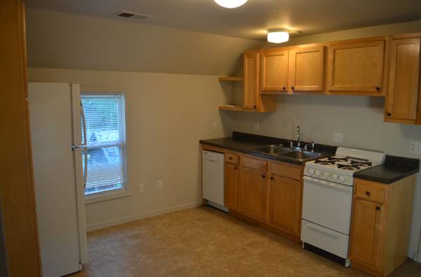 $1300.00 / 4br - The Oakley B63793453367041124