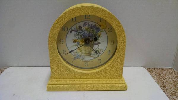 Yellow Desk Clock 1