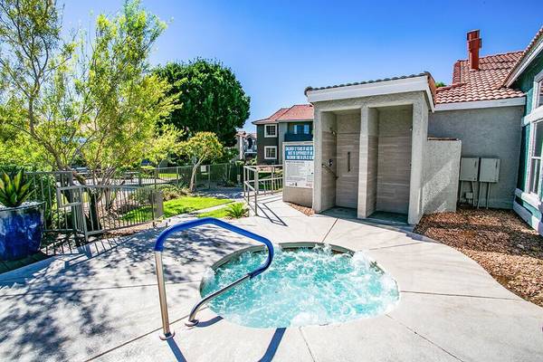 $1,435 / 2br - 1027ft2 - Separate dining area, 24-hour package lockers, Playground63907025845762120