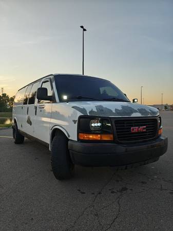 2011 GMC Savana 3500 extendida - $6,000 (Flat Rock)63488198356611122
