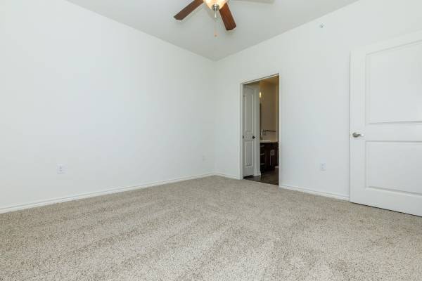$999 / 1br - 650ft2 - Disability Access, Business Center, Activities Center (7011 McKinney Falls Pkwy, Austin, TX)63979116921475123
