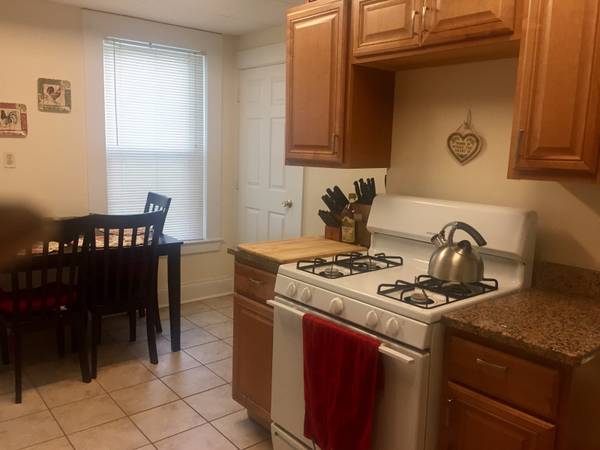 $2,495 / 2br - ------STONEHAM LARGE 2 BED  with Storage and PETS OK---Walk to Center (STONEHAM)63828557171841121