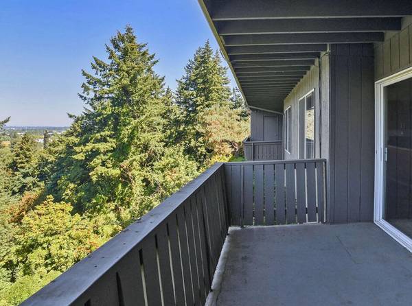 $1,595 / 2br - $300 OFF w TOUR! Additional Storage, Newly Remodeled, Shaded Courtyard (Milwaukie Heights)63895123402115123