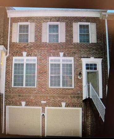 $1,200 / 4br - 300ft2 - Vienna metro $1200  Beautiful Bedroom with own bathroom (Vienna)64039862399107120