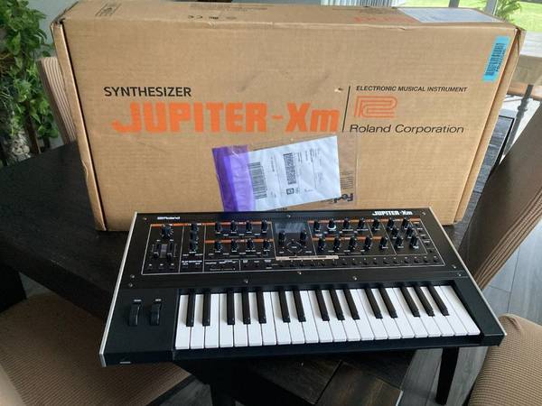 Roland Jupiter XM 1
