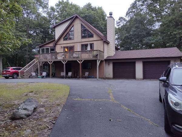 $1,250 / 4br - Chalet - 4br/2bath Two Huge Garages in Dingman Twp (Poconos, PA)63951425167747120