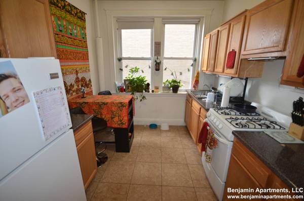 $2,250 / 1br - Comm Ave 1 Bed w/ Eat In Kitchen + OFF Street Parking Available (Brighton)63996693253634120